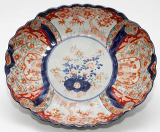 Appraisal: JAPANESE IMARI PORCELAIN OVAL BOWL JAPANESE IMARI PORCELAIN OVAL BOWL