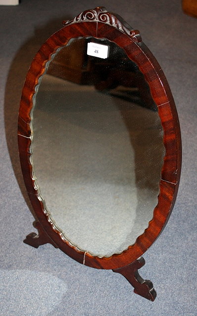 Appraisal: A LATE TH EARLY TH CENTURY OVAL MAHOGANY FRAMED EASEL