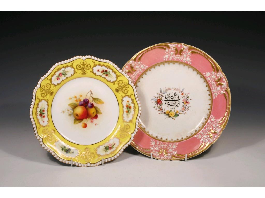 Appraisal: A CHAMBERLAINS WORCESTER PLATE Primrose pattern painted with eastern script