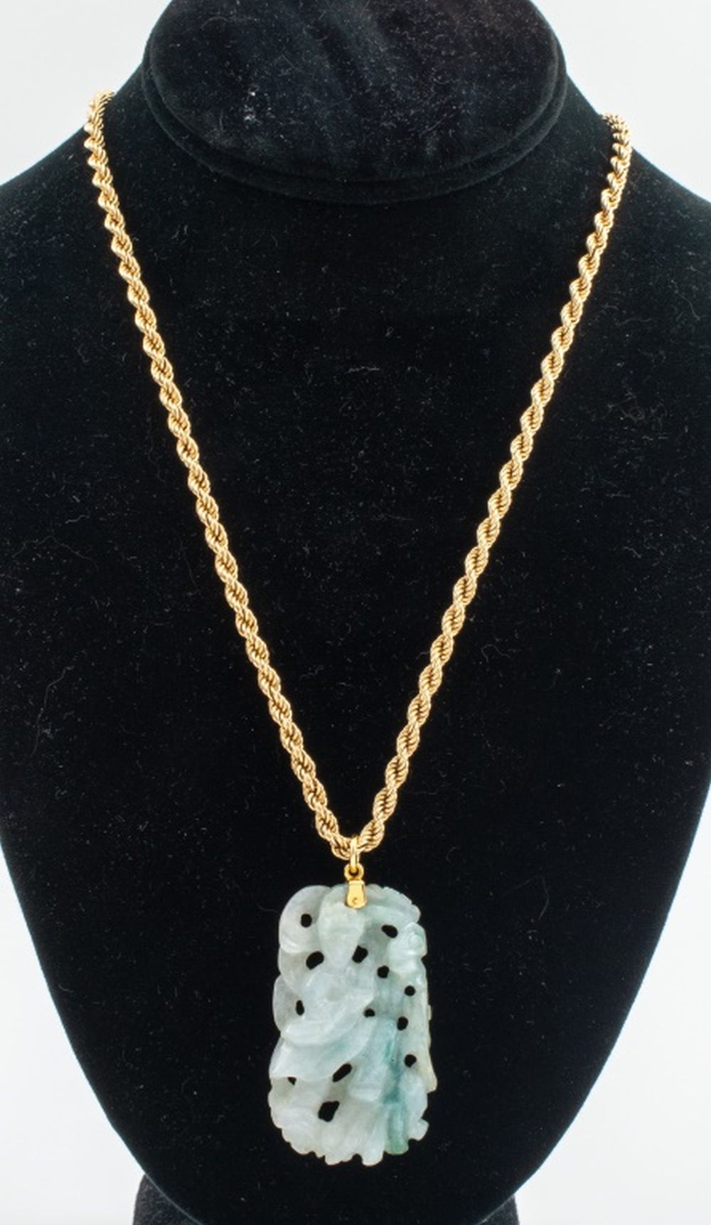 Appraisal: K YELLOW GOLD NECKLACE JADE PENDANT A K yellow gold