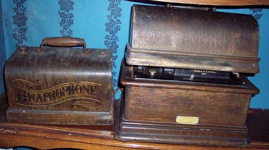 Appraisal: An Edison phonograph etc