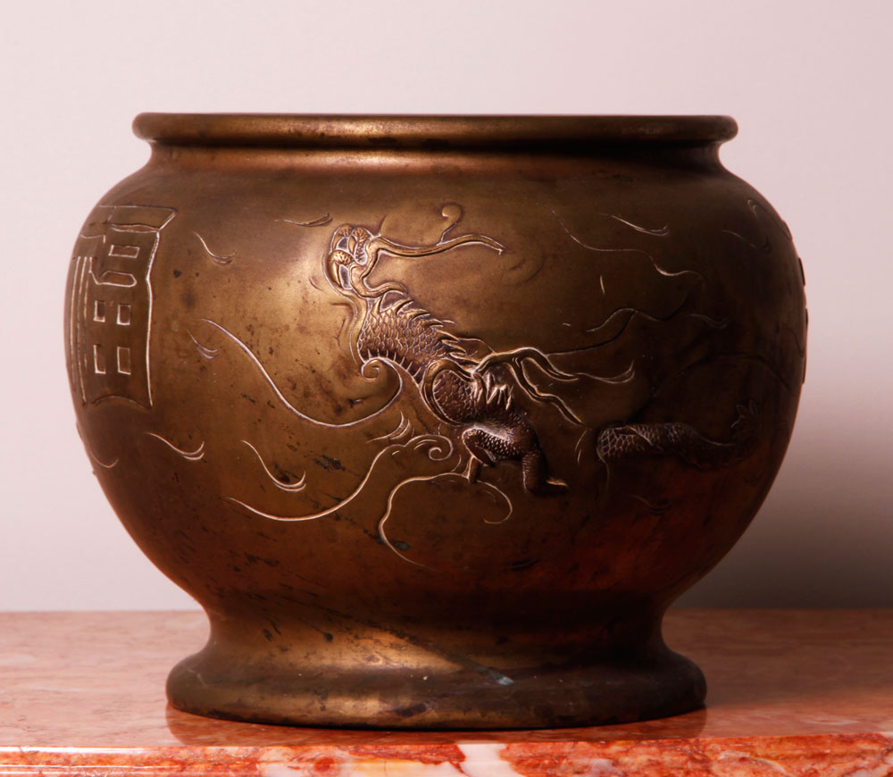 Appraisal: - Chinese Bronze Urn Chinese urn bronze with dragon design