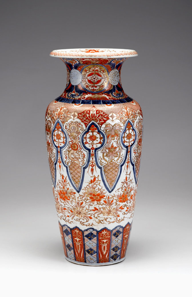 Appraisal: Chinese Imari porcelain temple vase th century Decorated in underglaze