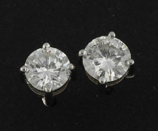 Appraisal: A PAIR OF DIAMOND STUD EARRINGS Each earring four claw