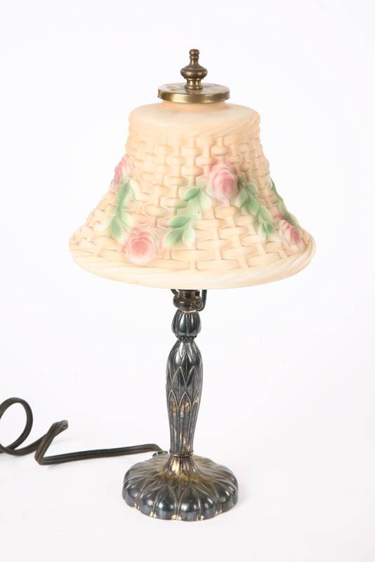 Appraisal: PAIRPOINT BOUDOIR LAMP Basket weave and rose shade on an