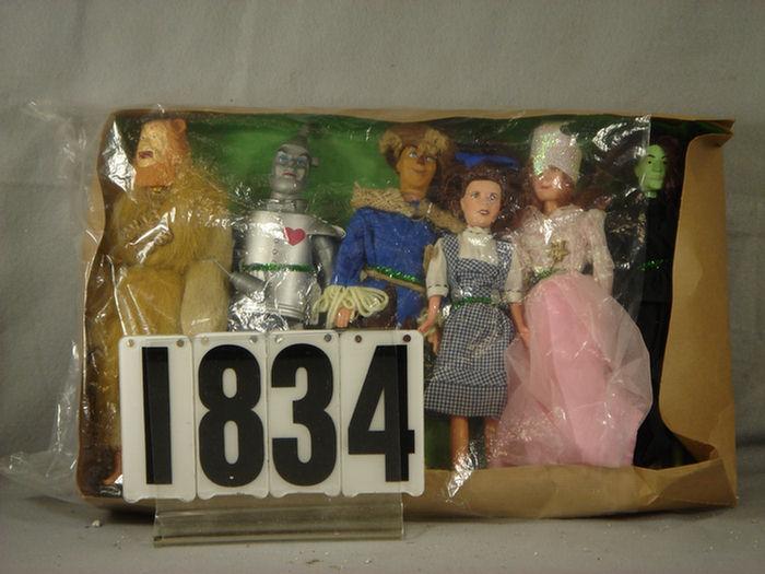 Appraisal: Lot of Wizard of Oz dolls including Dorothy Scarecrow Tin