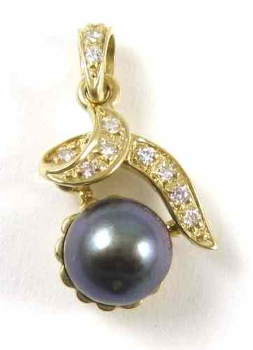 Appraisal: BLACK PEARL AND DIAMOND PENDANT k yellow gold with eleven