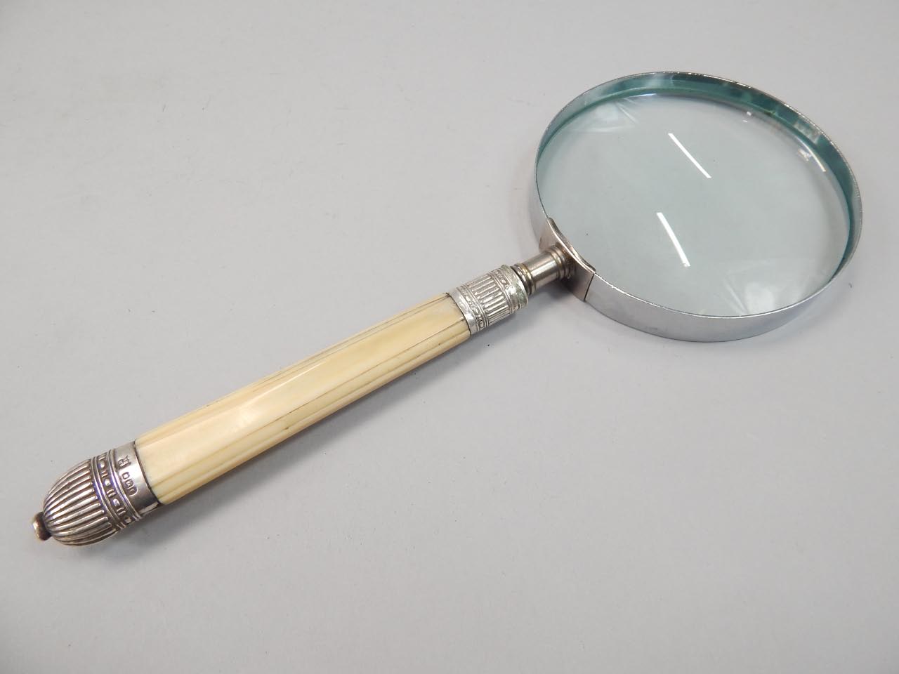 Appraisal: A thC magnifying glass with plain circular outline bone handle