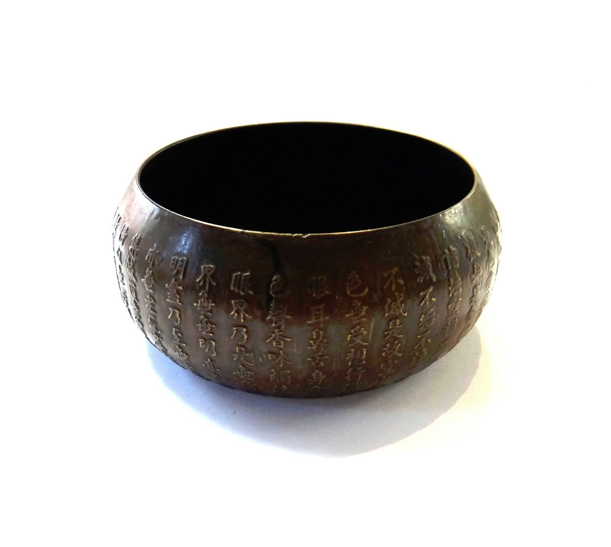 Appraisal: A Chinese small bronzed metal bowl of squat form the