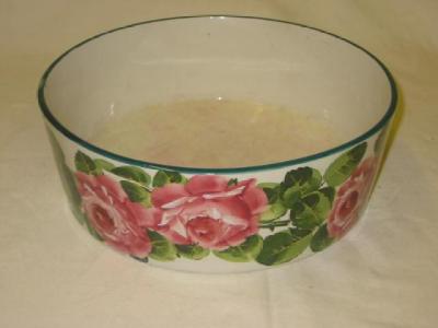 Appraisal: A WEMYSS POTTERY BOWL of circular form the mildly tapering