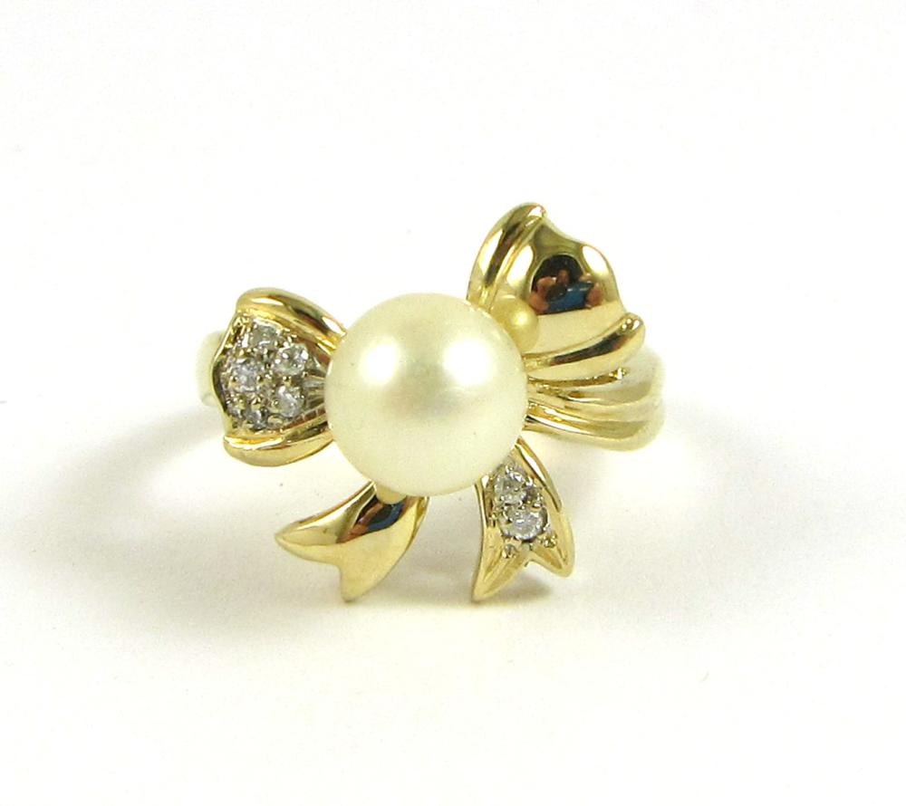 Appraisal: PEARL DIAMOND AND FOURTEEN KARAT GOLD RING with a yellow