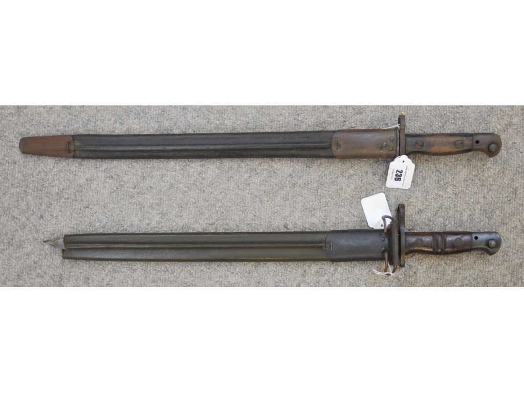 Appraisal: Lot comprising American and British bayonets