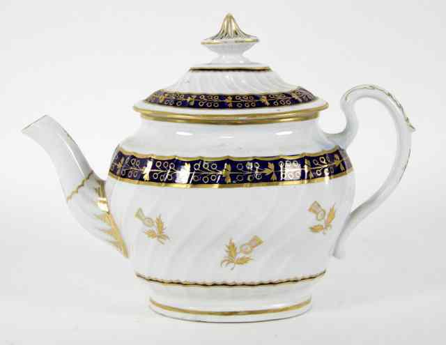 Appraisal: A Barr Flight Barr Worcester teapot and cover spiral fluted