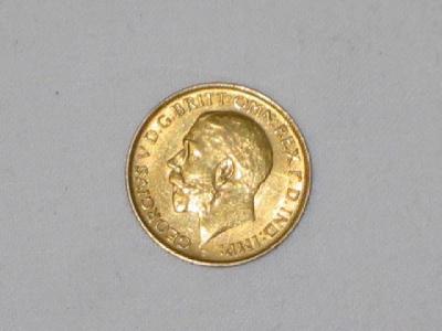 Appraisal: A GEORGE V GOLD SOVEREIGN