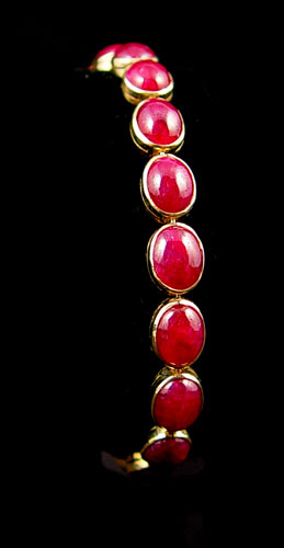 Appraisal: K RUBY CABOCHON BRACELET cabochon cut rubies in a line