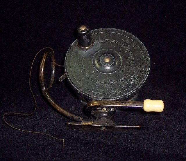 Appraisal: A Malloch patent alloy and brass casting reel with swivel