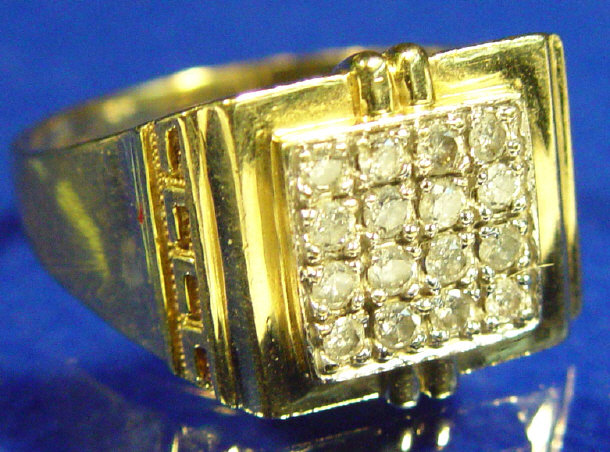 Appraisal: Gentleman's ct gold and diamond designer ring