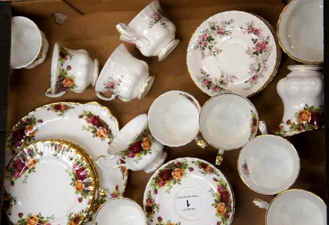 Appraisal: Tray comprising of Old Country Roses pc Tea Set and