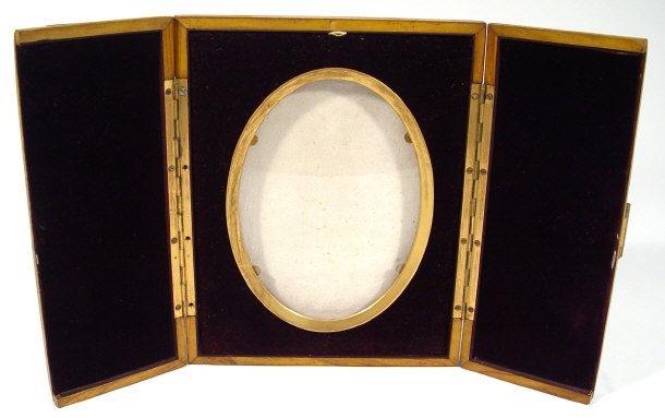 Appraisal: Victorian olivewood easel oval photo frame cm high