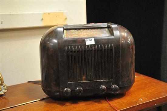 Appraisal: A VINTAGE KRIESLER RADIO