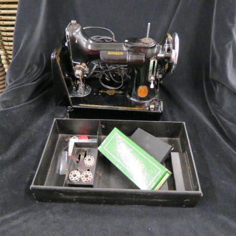 Appraisal: Singer Featherweight Sewing Machine with case