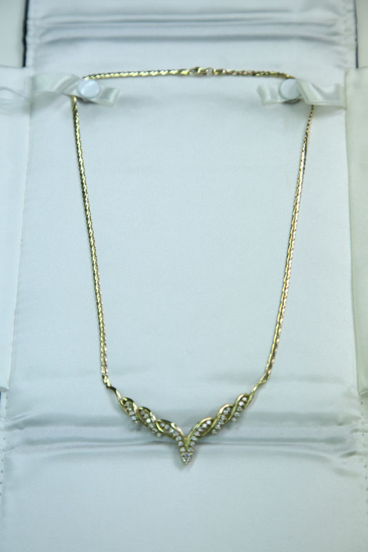 Appraisal: NECKLACE Marked '' K Italy'' necklace with a V-front with