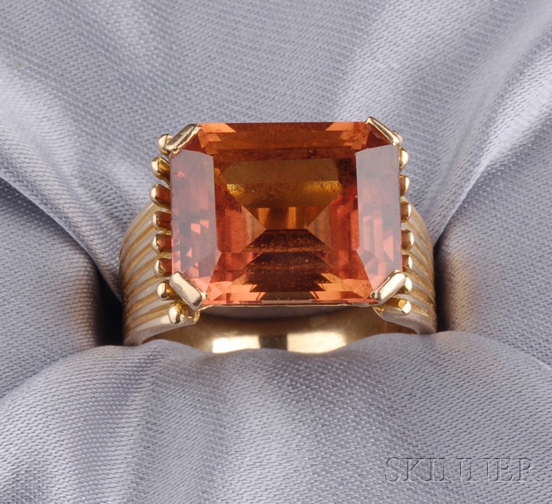 Appraisal: kt Gold and Mandarin Citrine Ring France prong-set with a