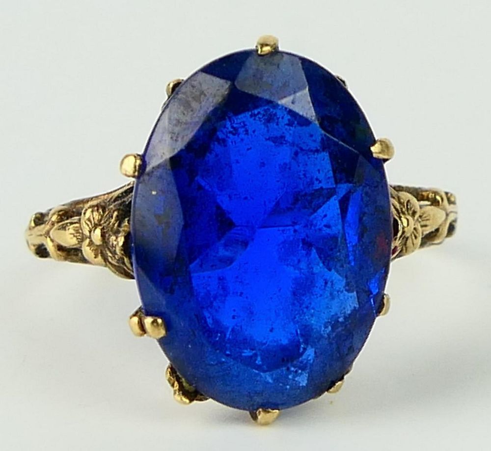 Appraisal: VINTAGE KT Y GOLD AND CT TANZANITE LADIES RING Size