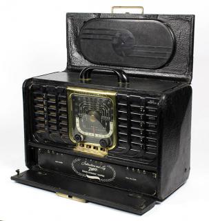 Appraisal: Zenith trans-oceanic clipper radio in fitted case with instructions and