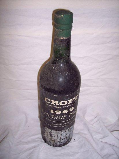 Appraisal: Croft bottlesCalem bottlesDa Silva's Quinta du Novel bottle bottles in