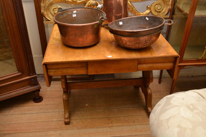 Appraisal: A BLONDEWOOD SOFA TABLE ON A STRETCHER BASE A BLONDEWOOD