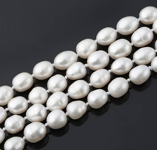 Appraisal: A freshwater cultured pearl endless necklace pearls measuring approximately x