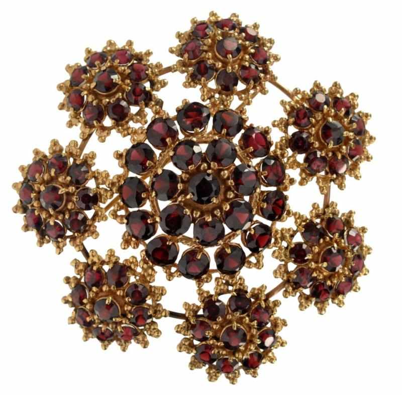 Appraisal: K Y Gold Large Garnet Pin Weight grams dwt Condition