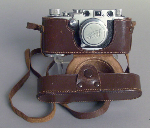 Appraisal: Leica IIIc camera No with a Leitz Summar f cm