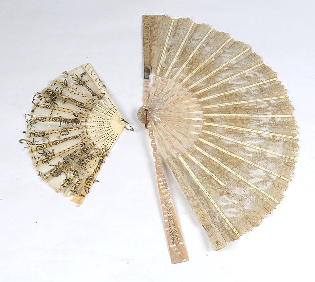 Appraisal: A TH CENTURY LACE FAN with foliate decoration and pierced