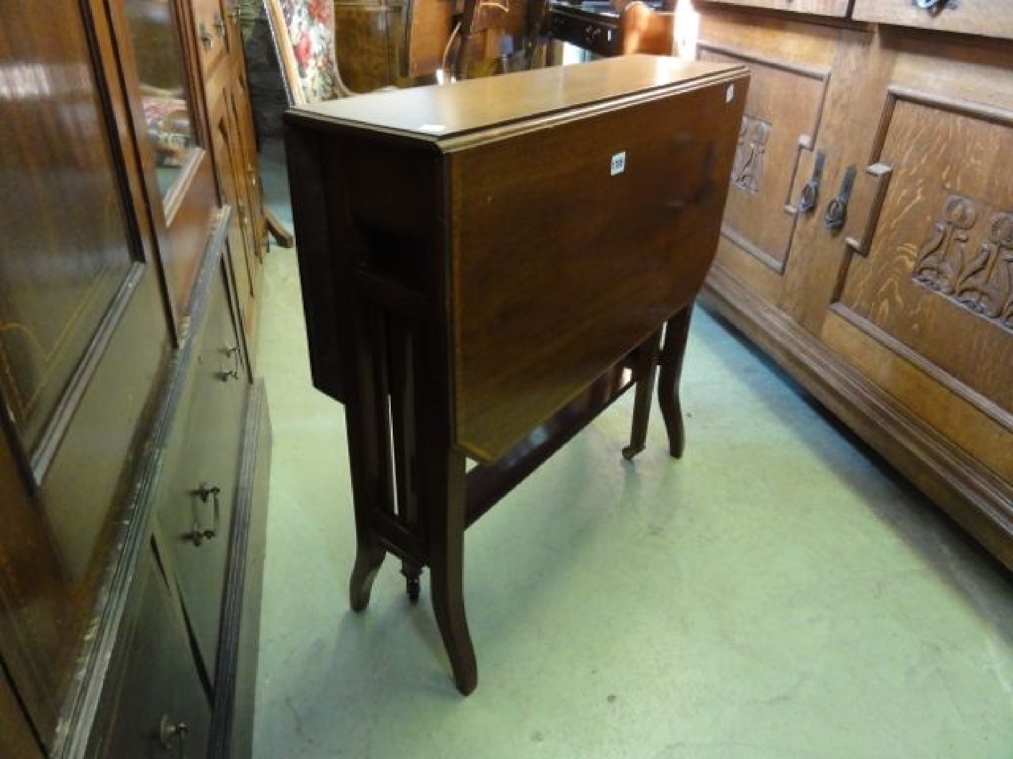 Appraisal: An Edwardian mahogany dropleaf Sutherland type tea table with canted