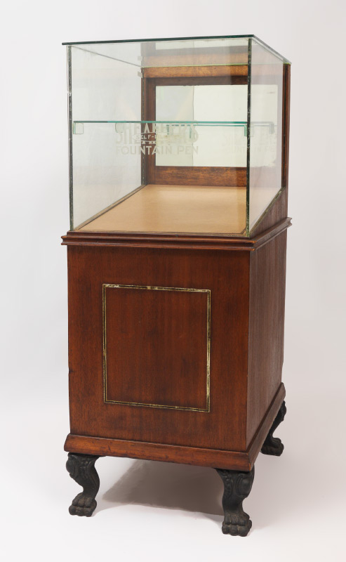 Appraisal: SHEAFFER'S FOUNTAIN PEN STORE DISPLAY CABINET Slanted top with glass