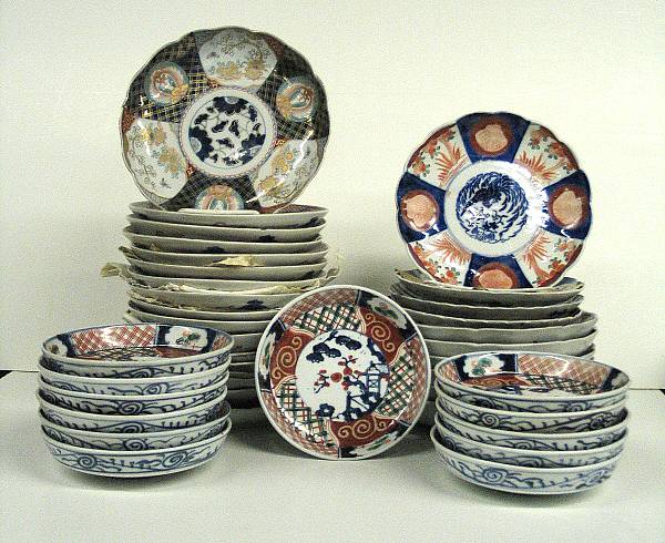 Appraisal: A group of nineteen Imari porcelain dinner plates Including a