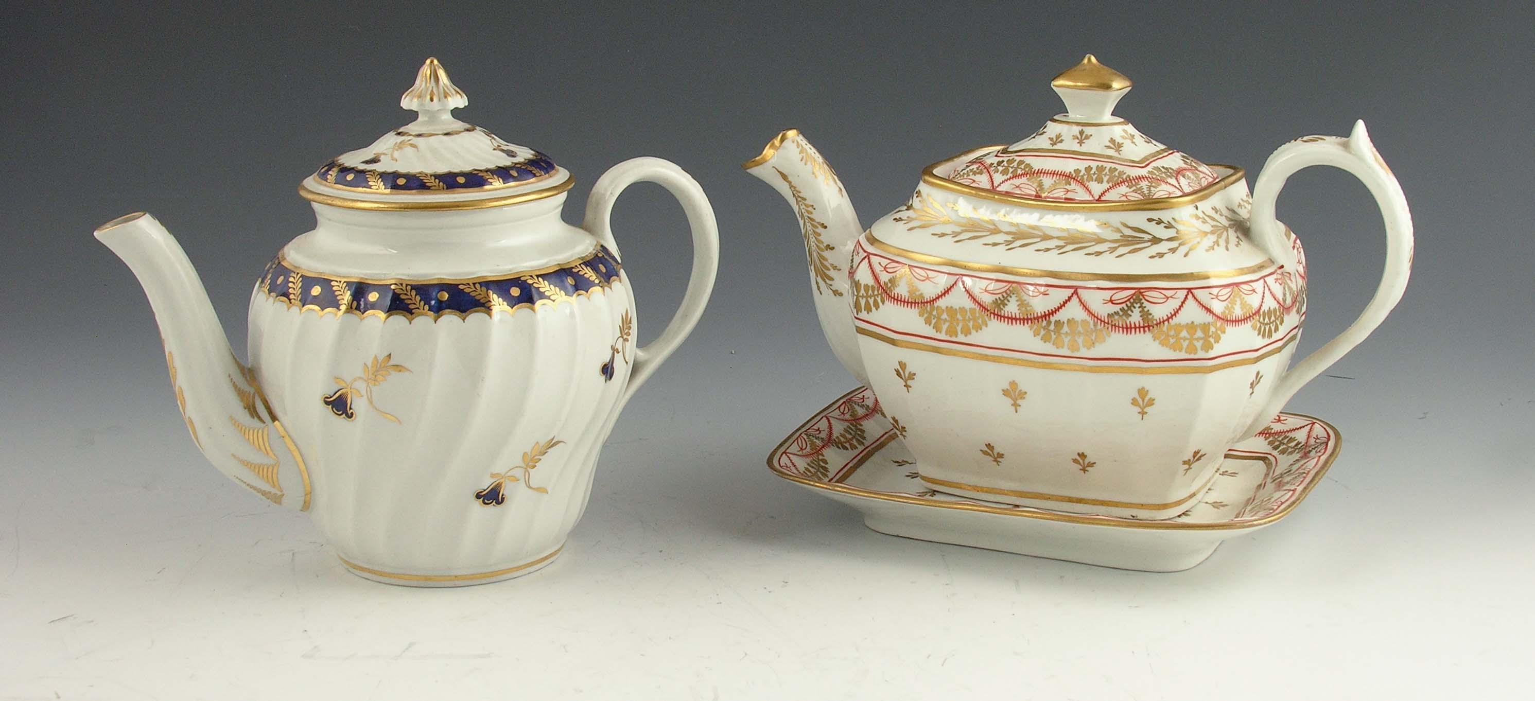 Appraisal: A Chamberlains Worcester porcelain teapot