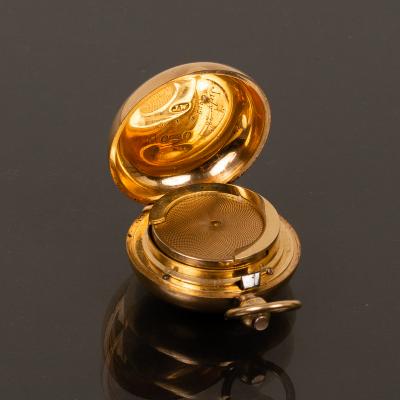 Appraisal: An Edwardian ct gold sovereign holder of circular form with