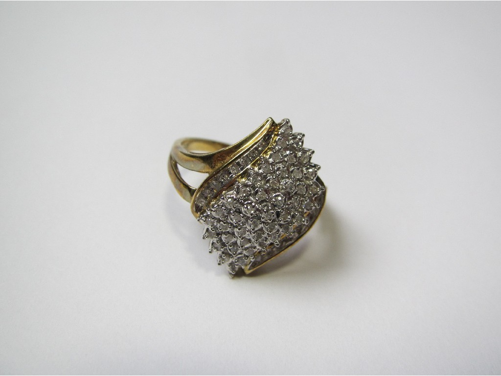 Appraisal: Nine carat gold diamond cluster ring