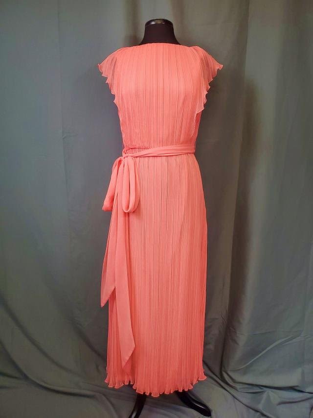 Appraisal: Vintage pink wavy chiffon evening dress with back zipper no