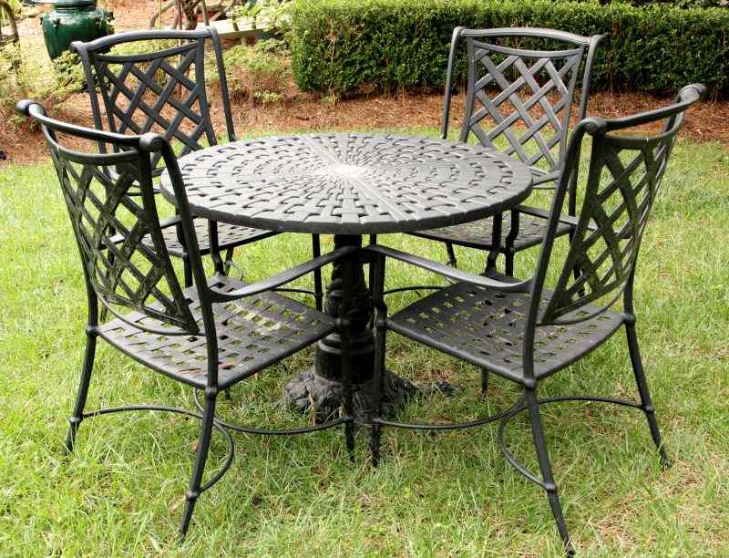 Appraisal: Designer Garden Dining Setincluding a set of lattice back chairs