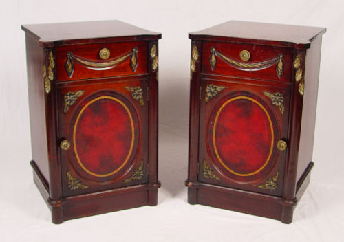 Appraisal: PAIR ITALIAN STYLE ATLANTIC FURNITURE COMPANY MAHOGANY NIGHTSTANDS One drawer