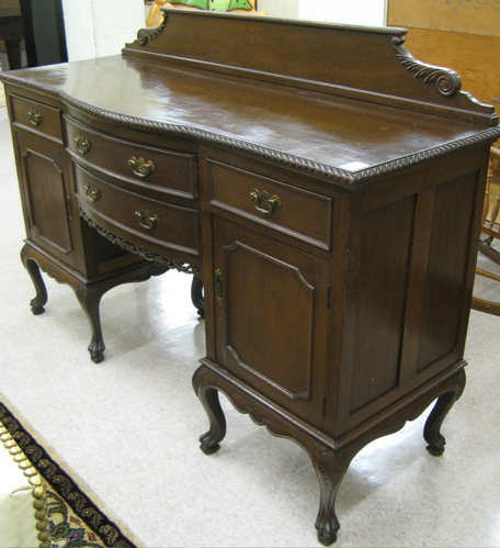 Appraisal: AN OAK SIDEBOARD American early th century The double pedestal