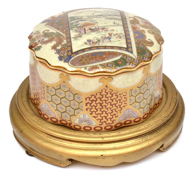 Appraisal: COVERED CHINESE BOWL IN THE JAPANESE STYLE