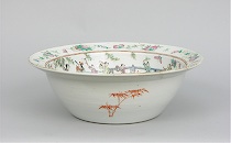 Appraisal: Large Chinese Famille Rose Bowl Large export porcelain bowl with