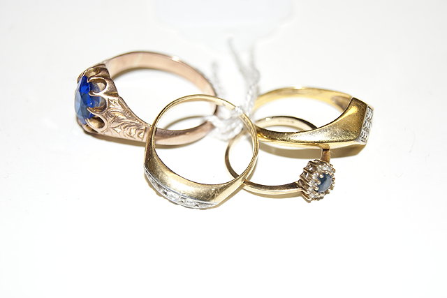 Appraisal: A CT GOLD RING with heart shaped sapphire setting surrounded