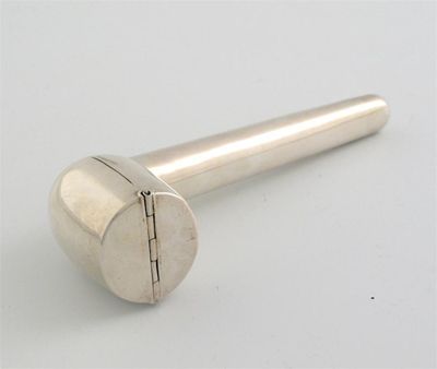 Appraisal: A modern pipe case with a hinged opening on the