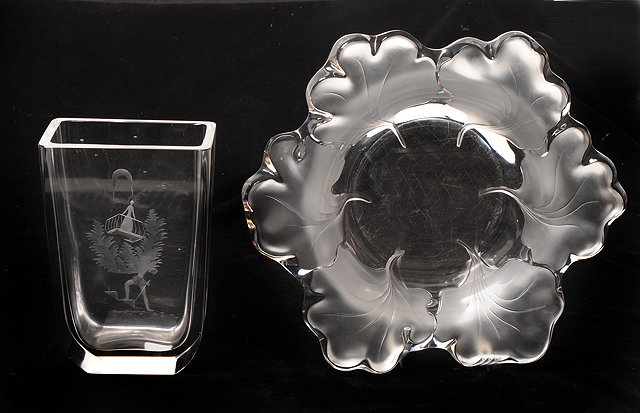 Appraisal: A LALIQUE LEAF MOLDED BOWL with engraved signature beneath cm